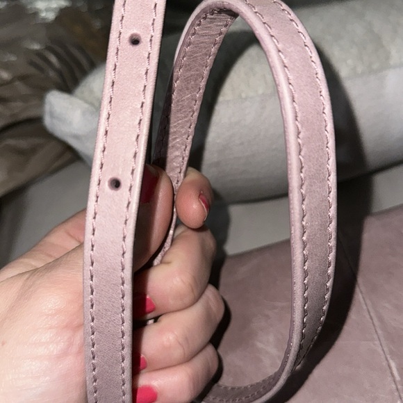 NWT Frye genuine leather mauve pink crossbody has pocket in front wrislet strap - Picture 8 of 11